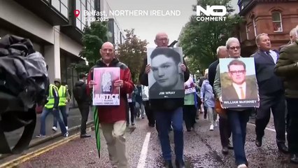 Les familles marchent vers le tribunal de Belfast alors que le procès du Bloody Sunday commence