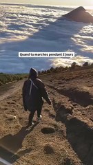 Quand tu découvres le lever de soleil depuis un volcan 🌋