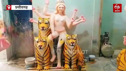 दुर्गा पूजा 2025: मां अंबे की बनाई जा रही मूर्तियों को अंतिम रुप दे रहे कलाकार