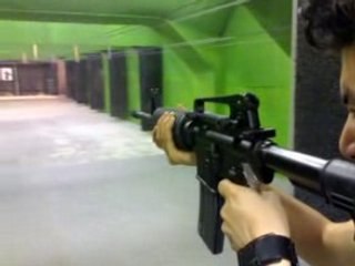 shooting M4