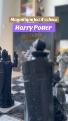 Un superbe jeu d’échecs Harry Potter ⚡. 32 pièces, plateau pliant et design façon pierre (en plastique). Parfait objet geek et idée cadeau magique ! -10% avec le code SADALAR.JV10 🖤