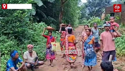 सरकार ने सड़क नहीं बनवाई तो ग्रामीणों ने उठाया फावड़ा, महिलाएं भी कर रहीं श्रमदान