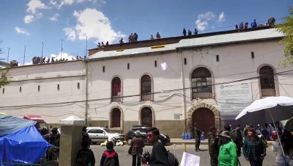 Bunt w więzieniu San Pedro po ograniczeniu racji żywnościowych