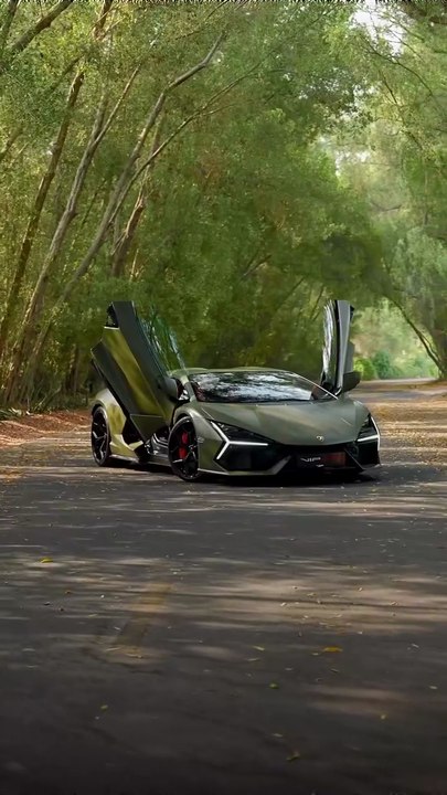 Lamborghini Revuelto