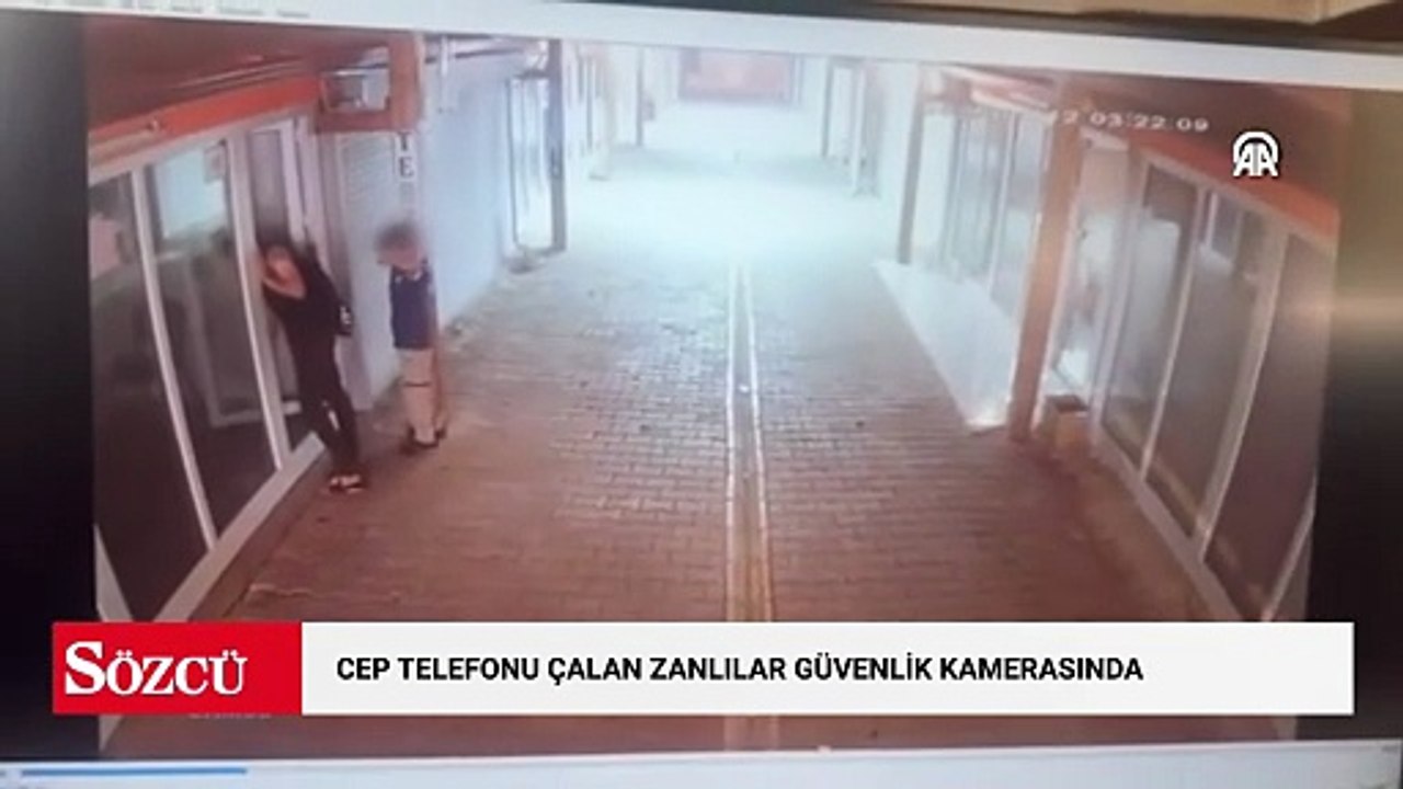 İş yerlerinden cep telefonu çalan zanlılar güvenlik kamerasında