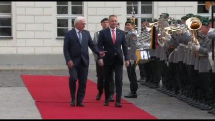 Steinmeier riceve a Berlino il presidente polacco Nawrocki
