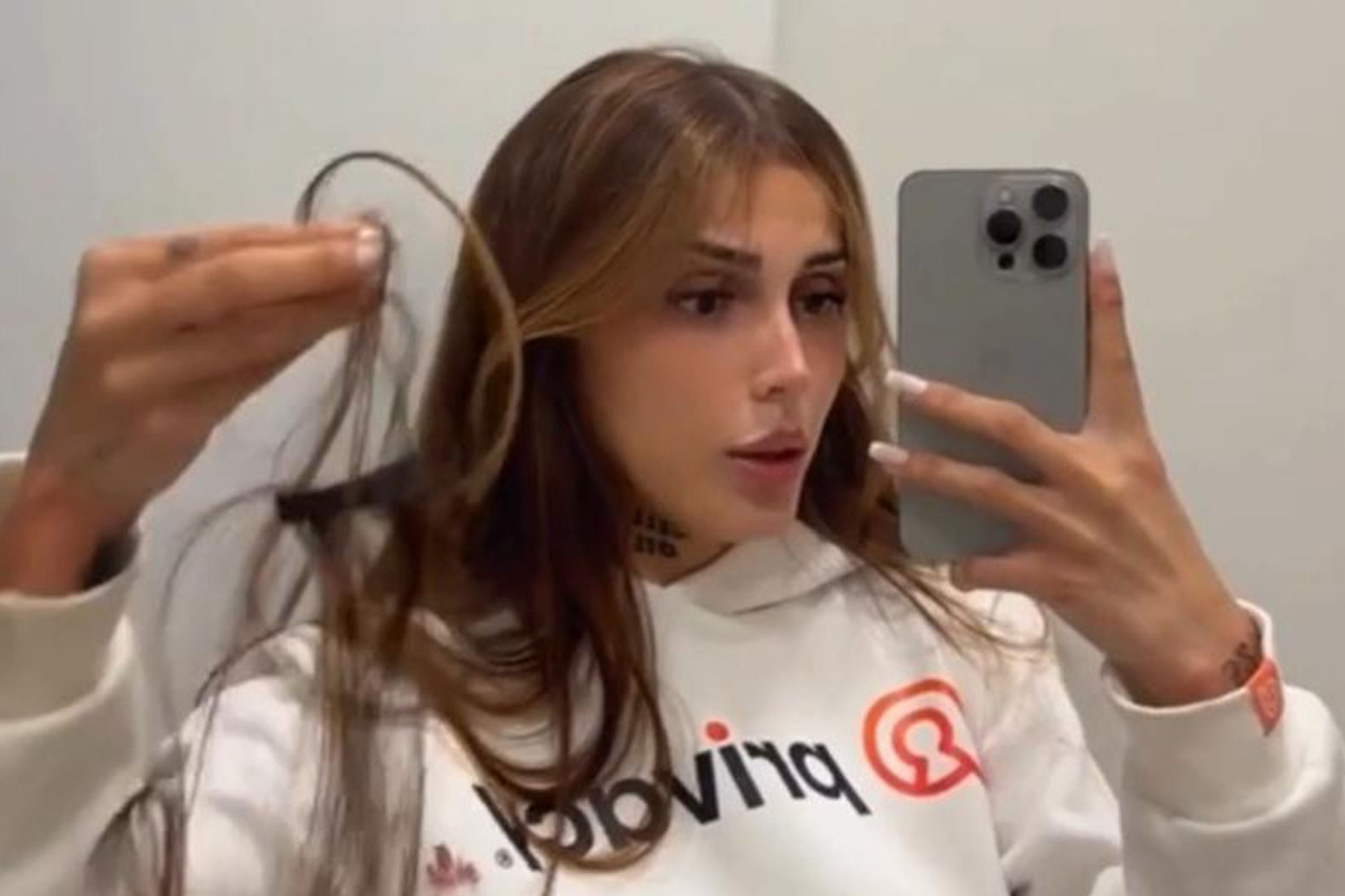 Andressa Urach performing