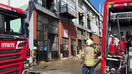 İkitelli’de sanayi sitesinde çıkan yangını kısa sürede kontrol altına alındı