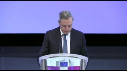 Draghi: l'Ue non riesce a tenere il passo del cambiamento