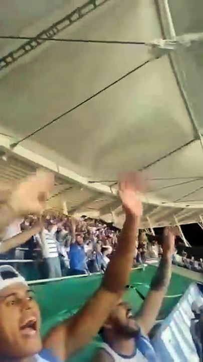 CHAMA A SAMU! Com "canto rubro-negro", torcida do Cruzeiro provoca torcedores do Bahia na Fonte Nova