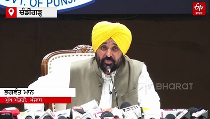 ਪੁਲਿਸ ਨੇ ਹਿਰਾਸਤ ਵਿੱਚ ਲਏ ਪ੍ਰਵਾਸੀਆਂ ਦੀਆਂ ਰੇਹੜੀਆਂ ਚੁਕਵਾਉਣ ਵਾਲੇ ਨੌਜਵਾਨ, ਭਖਿਆ ਵਿਵਾਦ