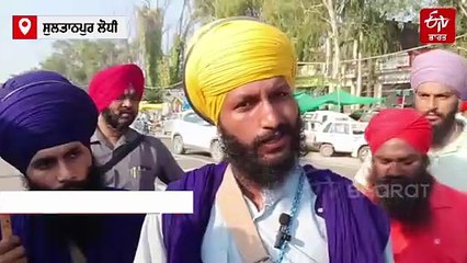 ਪੁਲਿਸ ਨੇ ਹਿਰਾਸਤ ਵਿੱਚ ਲਏ ਪ੍ਰਵਾਸੀਆਂ ਦੀਆਂ ਰੇਹੜੀਆਂ ਚੁਕਵਾਉਣ ਵਾਲੇ ਨੌਜਵਾਨ, ਭਖਿਆ ਵਿਵਾਦ