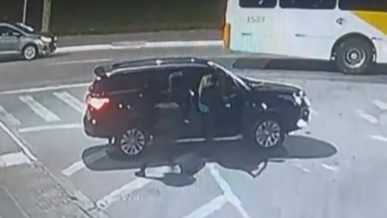 Imagens fortes mostram momento em que ex-delegado-geral de SP é morto a tiros