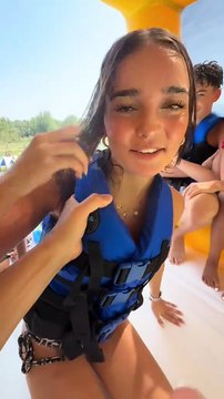 Nous demandons durant le briefing, l’accord et le droit à l’image à chaque personne les personnes qui ne veulent pas être filmés, nous le font savoir, et nous ne les filmons pas humour vacance et rigolade et jolie fille ✅