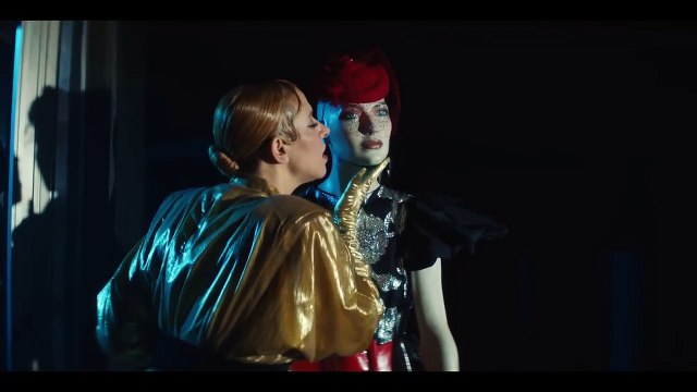 Juliana Gattas - Maquillada en la cama (Escrita y producida por Alex Anwandter)