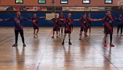 Le claping des mayennais après la victoire face à Saint Nazaire en excellence région