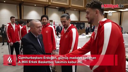 Cumhurbaşkanı Erdoğan A Milli Kadın Voleybol Takımı'nı Külliye'de kabul etti