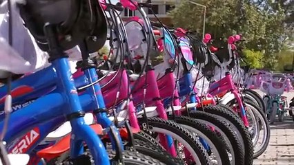 İHH’dan deprem bölgelerinde 1000 çocuğa bisiklet hediyesi