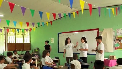 directora-escuela-ayuda