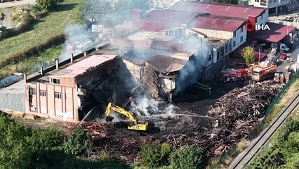 Sabaha kadar yanan fabrikadan geriye bu kaldı!