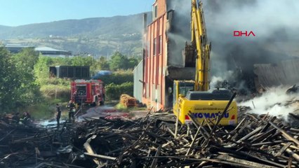 Yangında büyük hasar alan kereste fabrikası kullanılamaz hale geldi!