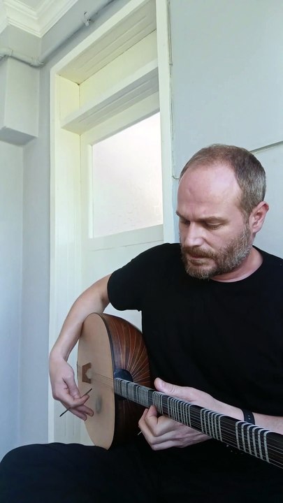 Akşamın Olduğu Yerde Bekle Diyorsun