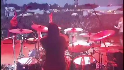 Le groupe At the Gates chante "Slaughter Of The Soul" en live