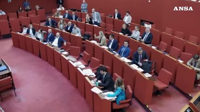 Bagarre in consiglio a Genova, consigliere Pd a FdI: «Vi abbiamo già appeso una volta...»