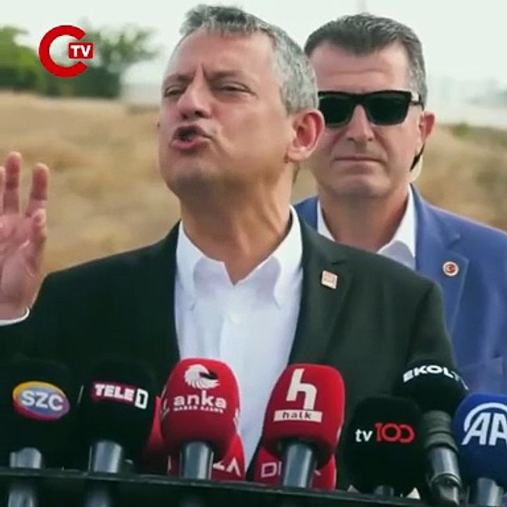 Özgür Özel  Şimdi hukuk kuşunun çıkma zamanı, Sayın Adalet Bakanımız hukuk kuşu, hukuklu saati var onun, günde 2 kere çıkıyor... Şimdi yargı bağımsızdır de...