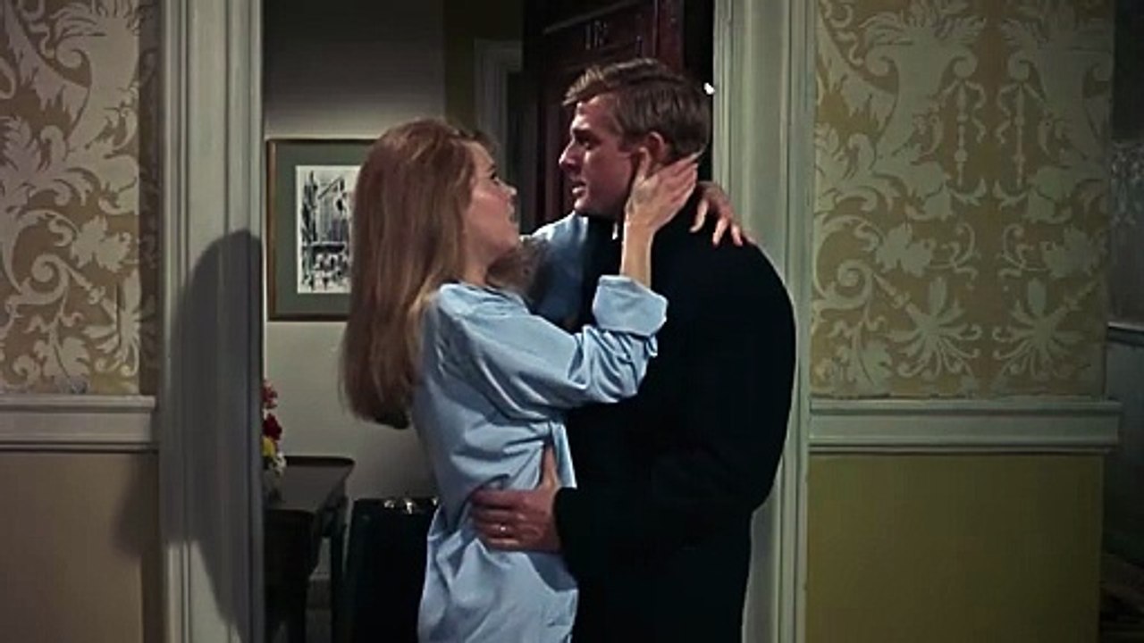 Jane Fonda & Robert Redford - Barefoot In The Park (1967) | Plaza Hotel