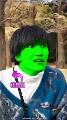 كل ما يرسمه على الورقة يظهر على وجهه 😮