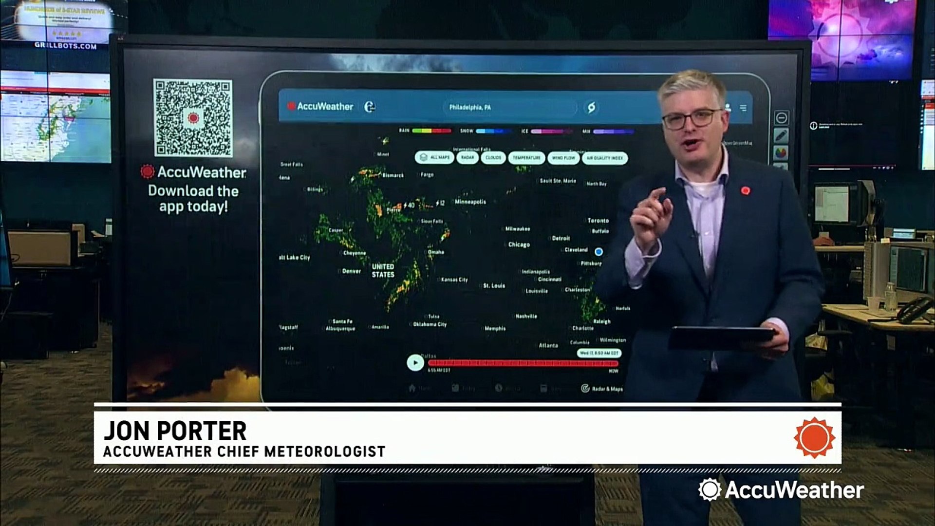 ⁣How to use the free AccuWeather app's radar interactive map