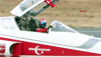 Teknofest'te birinci gün: Türk yıldızlarından nefes kesen gösteri uçuşu!