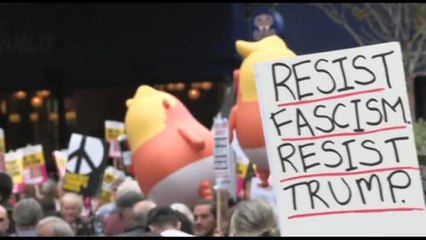 Londra, protesta "Stop-Trump" durante la visita del presidente Usa