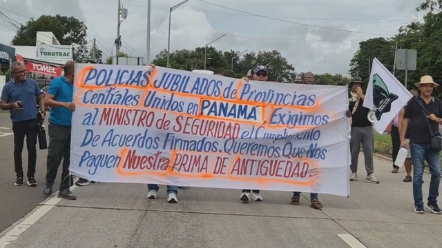 Policías jubilados protestaron en Divisa, exigen pago de prima de antiguedad