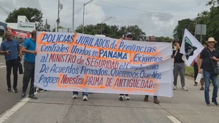 Policías jubilados protestaron en Divisa, exigen pago de prima de antiguedad