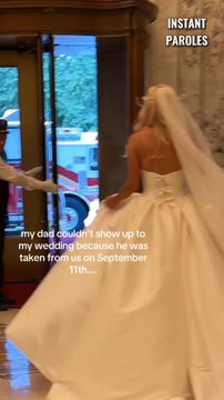 Cette femme reçoit la visite des anciens collègues pompiers de son père lors de son mariage