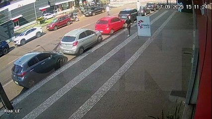 Câmeras flagram Saveiro fugindo  antes de acidente na Rua Paraná
