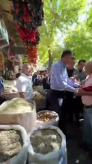 Murat Kurum ile depremzede arasında duygu dolu anlar! Anahtarını alan vatandaş gözyaşlarına boğuldu