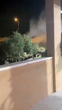 جيش الاحتلال يُطلق قنابل الغاز تجاه منازل المواطنين خلال اقتحام بلدة بيت عوا غرب الخليل بالضفة الغربية