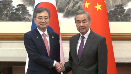 한중 외교수장 상견례...APEC 앞서 미국 보란 듯 악수 / YTN