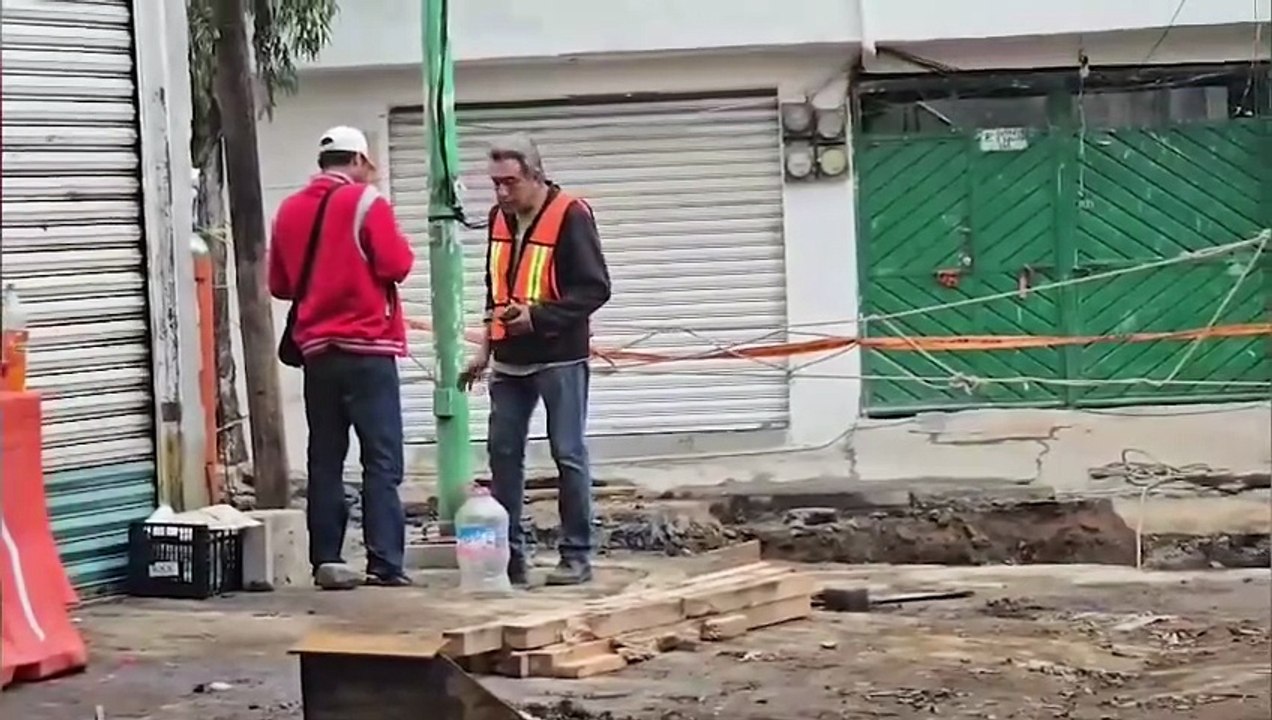 Afectados por socavón en Iztapalapa piden apoyos para sobrevivir