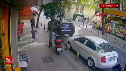 Bayrampaşa'da kaldırımdan yola atlayan çocuğa otomobil çarptı