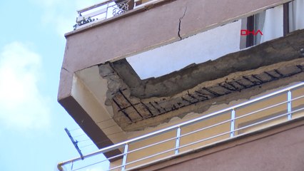 5 katlı binada balkon çöktü: Evler boşaltıldı, bina mühürlendi