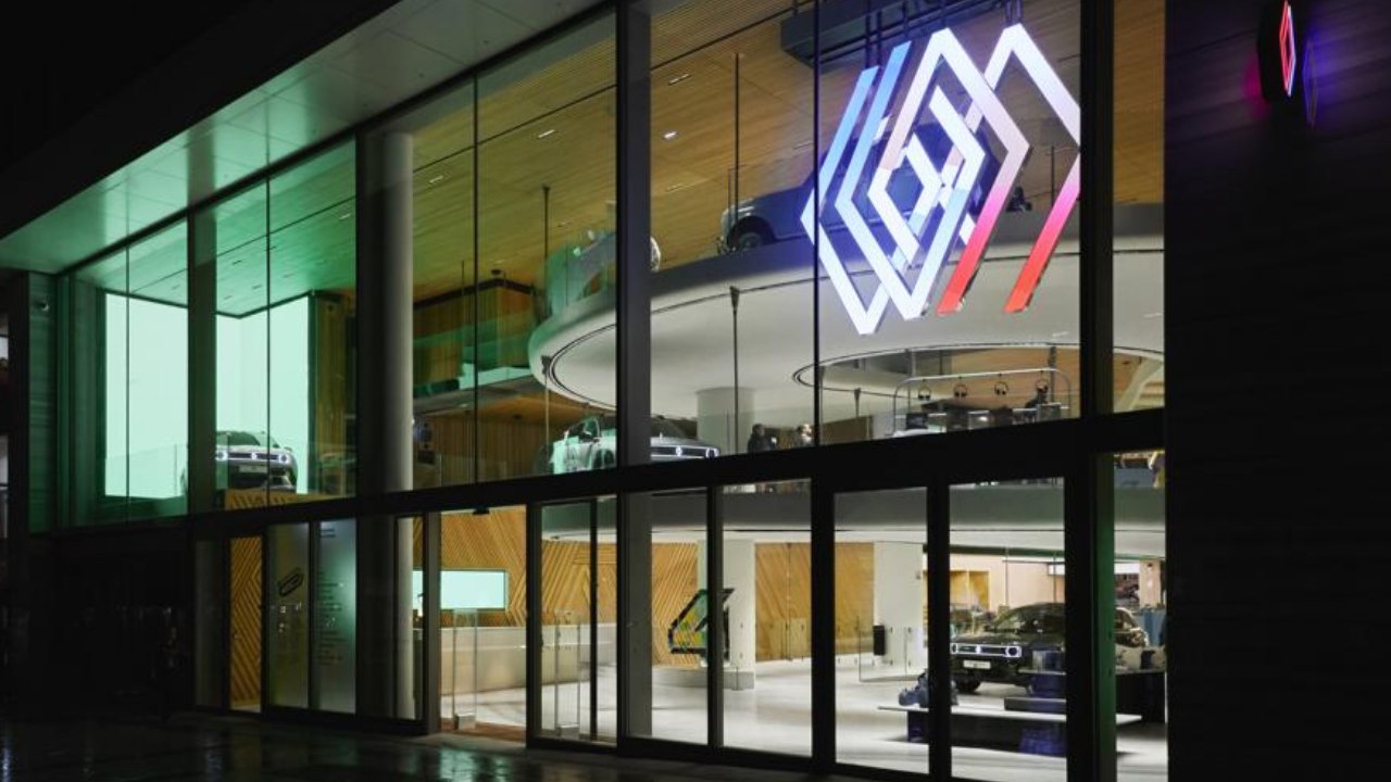 Renault zeigt mit The Carwalk seine Vision von Mobilität & Design