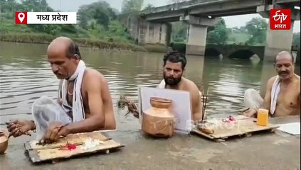 पितृ मोक्ष अमावस्या पर पितर कैसे होते हैं प्रसन्न, तर्पण, श्राद्ध और पिंडदान का जानिए महत्व