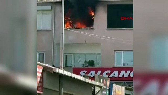 Çanakkale’de yanan daire kullanılamaz hale geldi