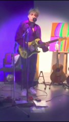 Tagada : extrait live Benjamin Laplace à Paris joue “Tagada” également sorti sous “Du bleu du beau de l’air”