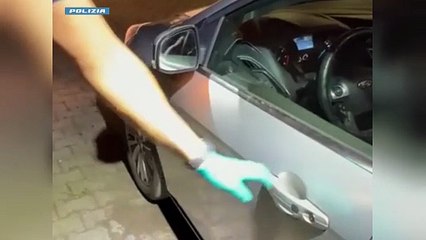 Spaccia cocaina in auto: colto in flagrante e arrestato