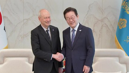샌델 만난 이대통령 "민주주의 하면 아테네 아닌 서울 떠올릴 것" / YTN